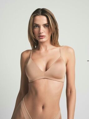 SKIMS Wireless Form T-Shirt Demi Bra